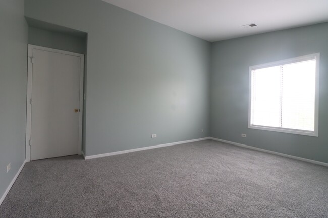Building Photo - 1520 Commodore Ln
