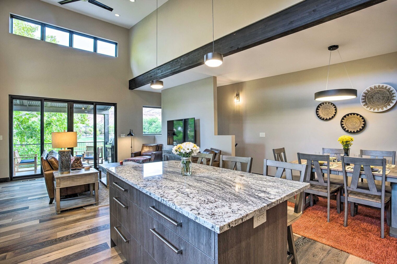 Building Photo - 282 E 100 S
