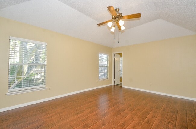 Building Photo - 8310 Hot Springs Dr