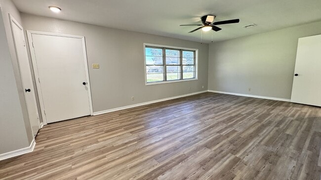 Building Photo - 401 Bayou Oaks Dr