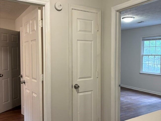 Building Photo - 5510 Estates Ct