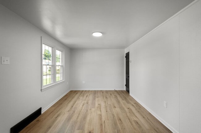 Building Photo - SCORE 50% OFF 1ST MONTH'S RENT IF SIGNED BY FEB 6! Stunning 4 Bedroom home in North Versailles av...