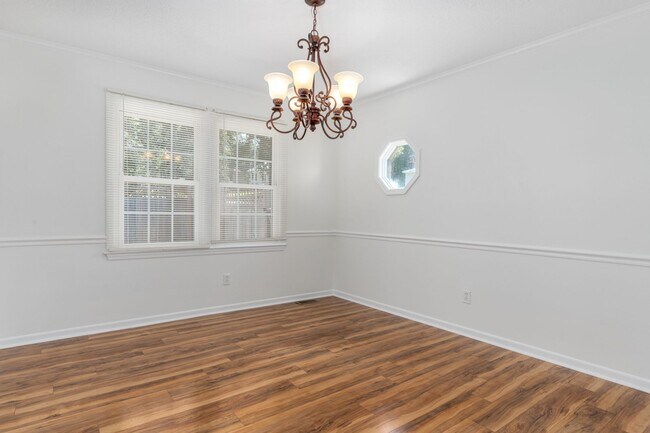 Building Photo - Charming 4-Bedroom Home in Prime Columbia ...