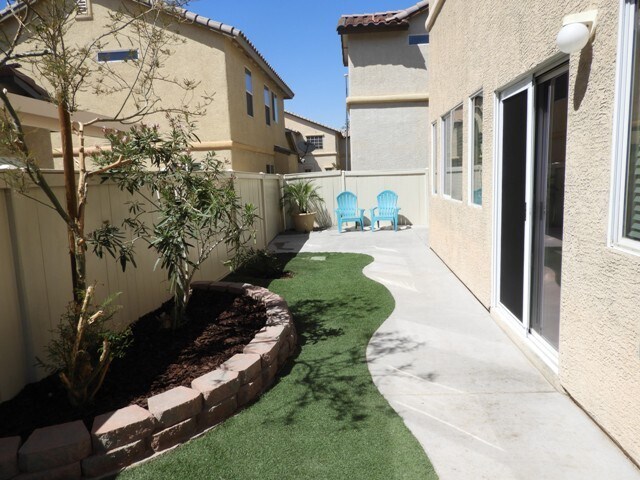 Building Photo - 989 Grand Cerritos Ave