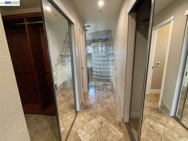 Building Photo - 1393 Arrowhead Ave