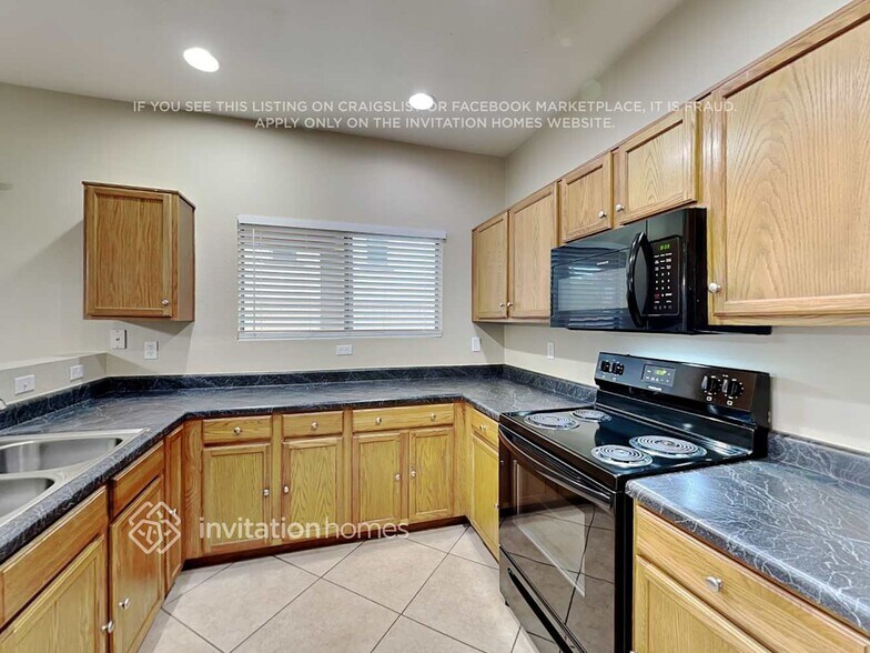 Building Photo - 9444 W Wilshire Ave