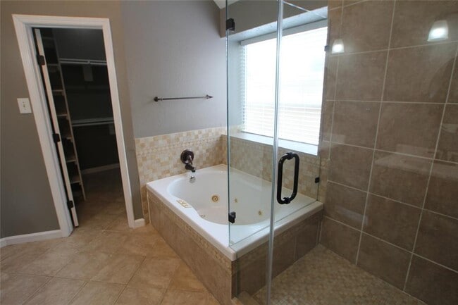 Building Photo - 3438 Brookwood Dr