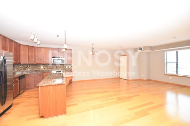 Building Photo - 1155 Ford Rd