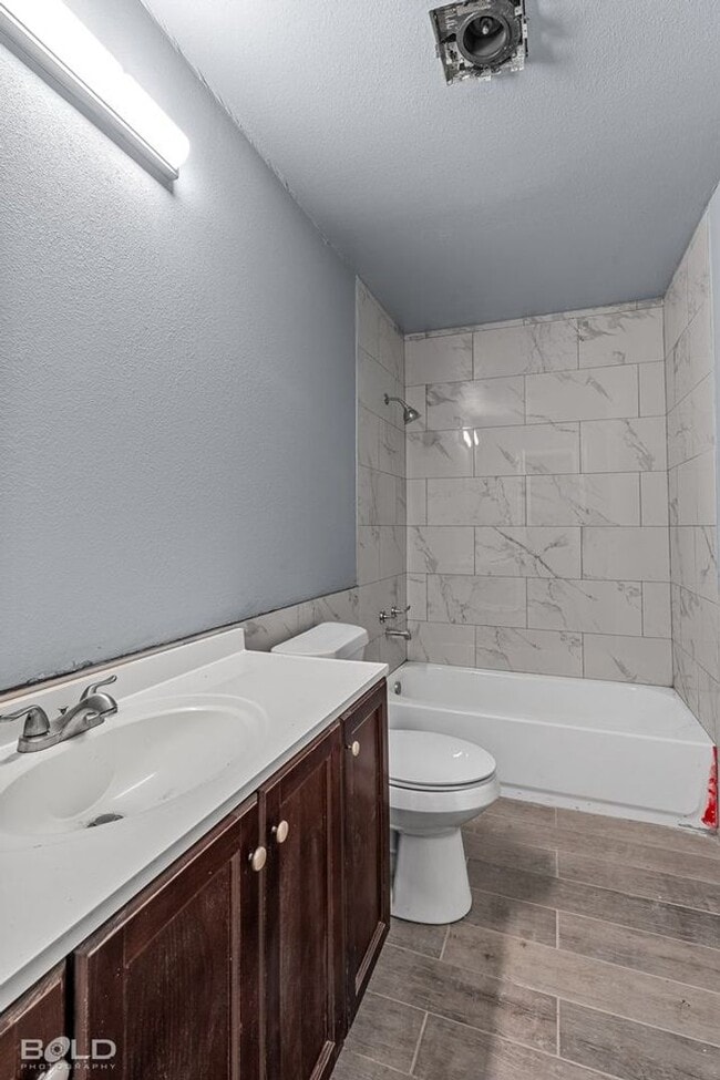 Building Photo - 9419 Normandie-
