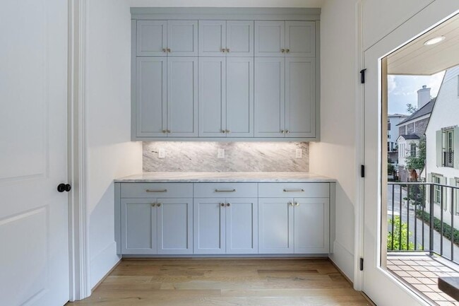 Building Photo - 81 Delmont Dr NE