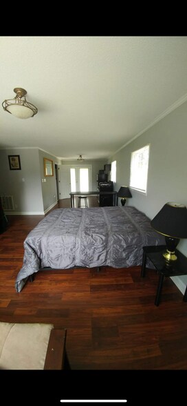 Building Photo - 1240 Shady Oak Trl