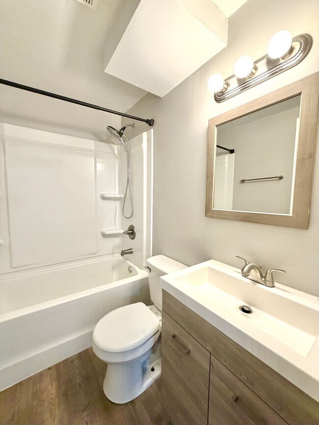 Building Photo - Hickory Hill Dr