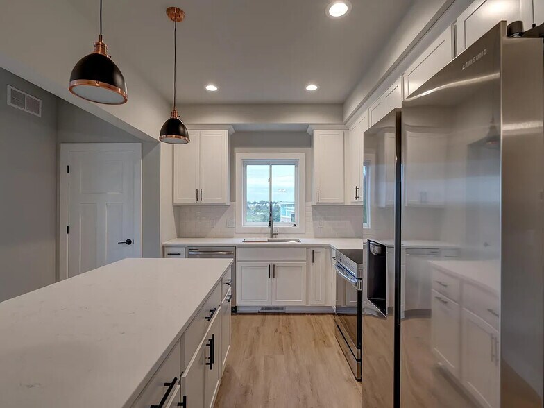 Building Photo - 115 Prairie Heights Dr