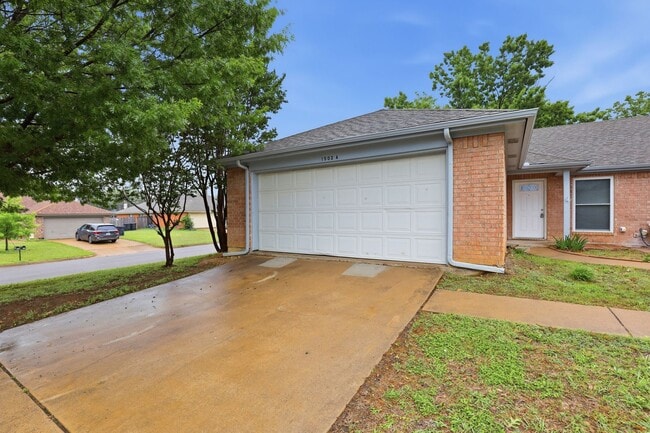 Building Photo - 1502 Sharron Ct