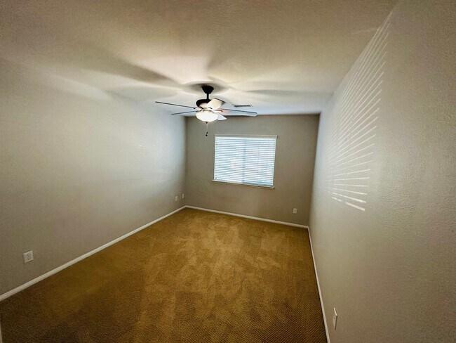 Building Photo - Oversized 5 bedroom Copper Canyon Murrieta...