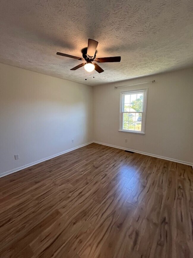 Building Photo - Recently Renovated Home in Wilmington