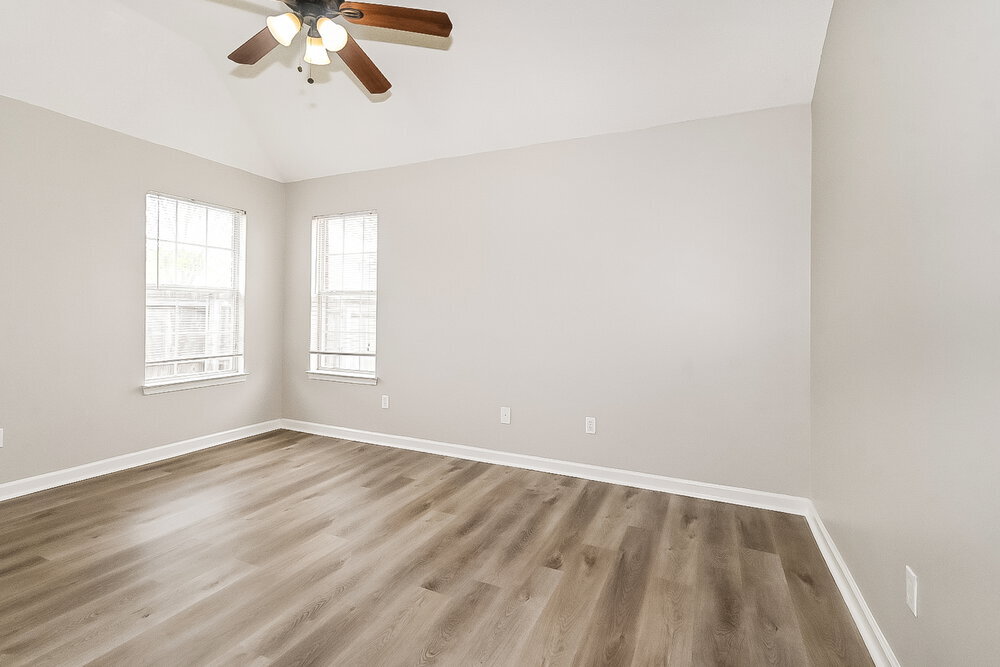 Building Photo - 5570 Alexandria Ln