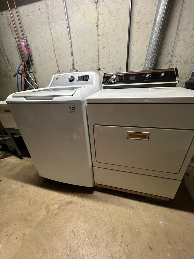 Building Photo - 37 N Channel Dr