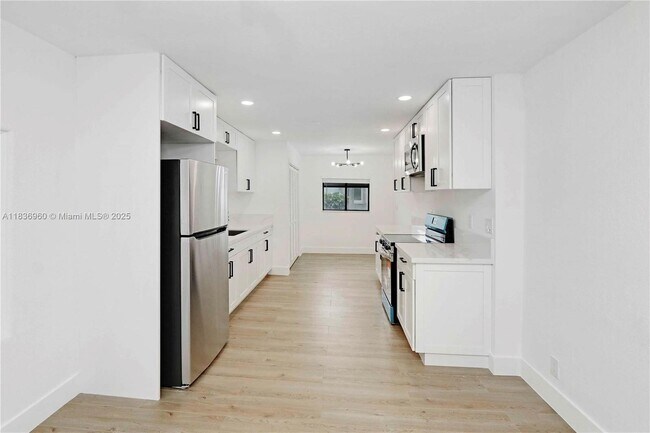 Building Photo - 610 NW 38th Ct
