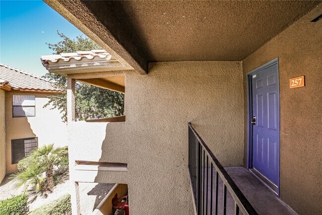 Building Photo - 3135 S Mojave Rd