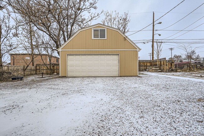 Building Photo - LOCATION! Blocks to Bronco's Stadium, light rail, park, Sloan's Lake.  ALL Utilities Included! Ov...