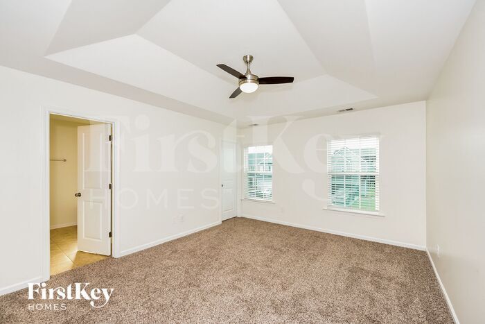 Building Photo - 736 Redbud Ln
