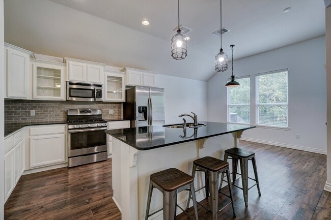 Building Photo - 3900 Sierra Vista Way