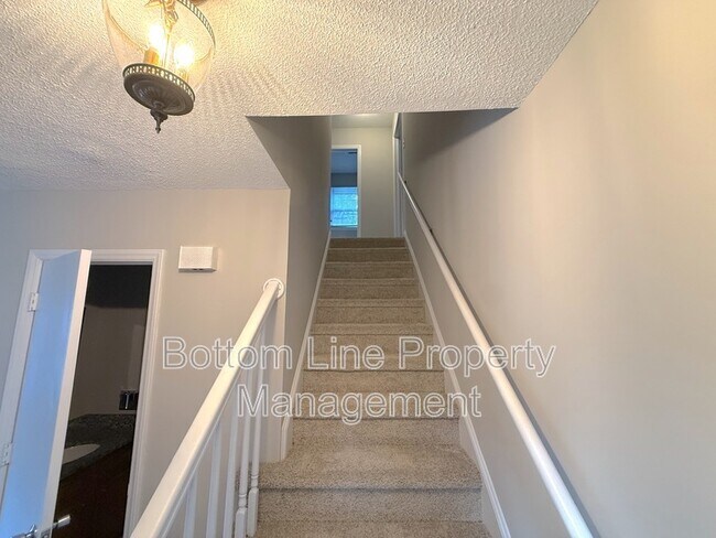 Building Photo - 5301 Rolling Oak Ln
