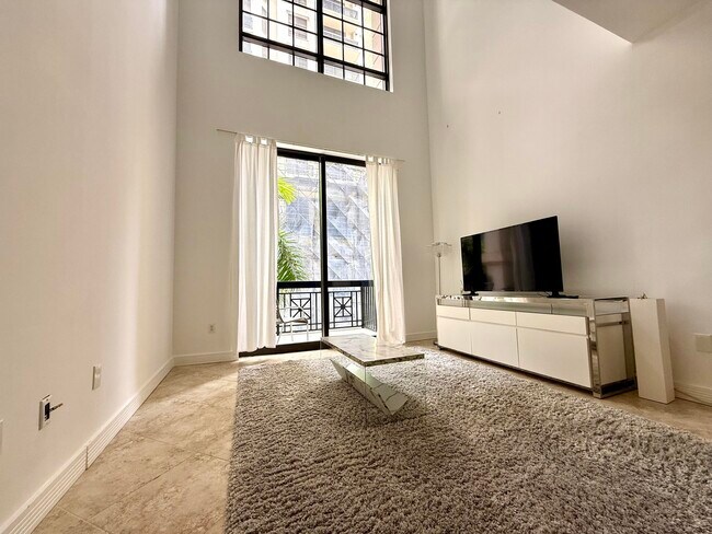 Building Photo - 801 S Olive Ave