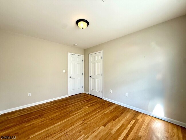 Building Photo - 623 Magnolia Ave