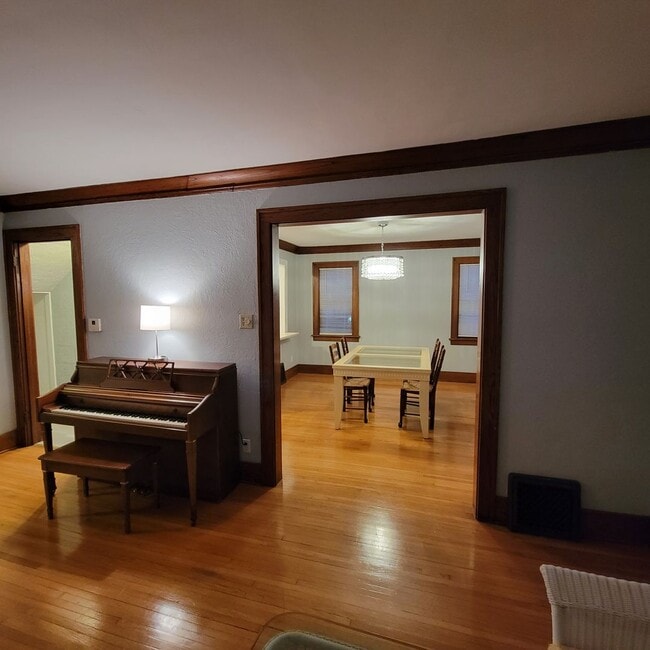 Building Photo - Historic, recently updated single-family h...