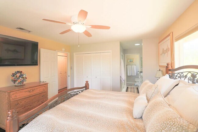 Building Photo - 6600 Guerneville Rd