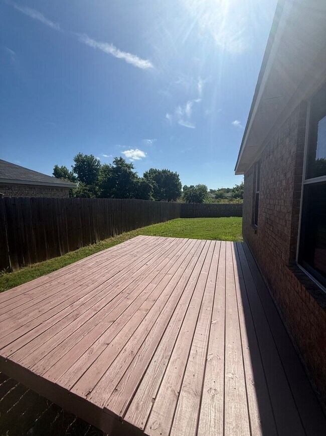 Building Photo - 3/2/2 - Newly Remodeled- FENCED YARD
