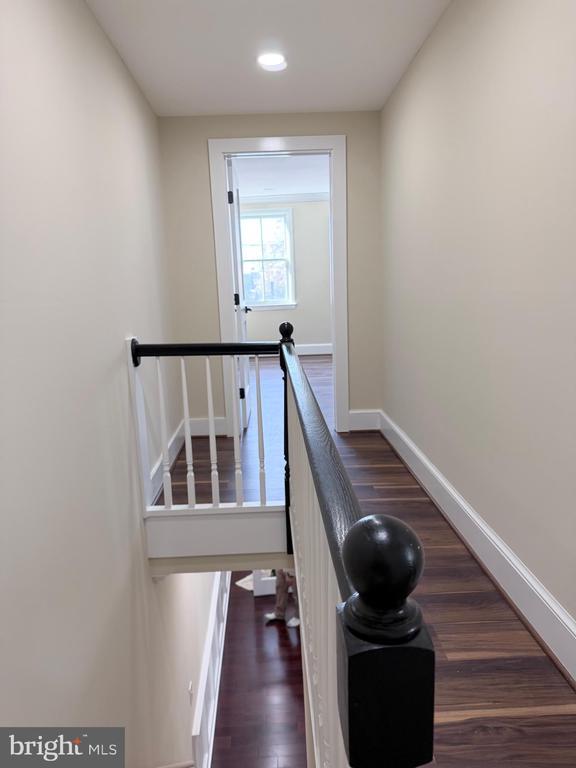 Building Photo - 216 S Henry St