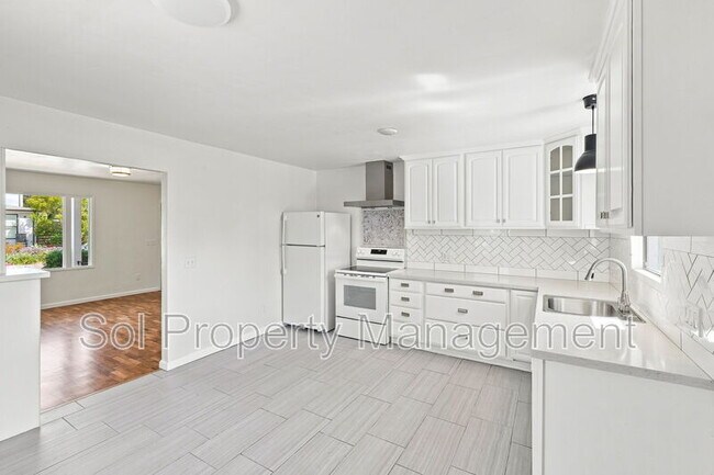 Building Photo - 1863 43rd Ave