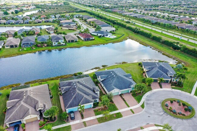 Building Photo - 11243 SW Parkside Dr