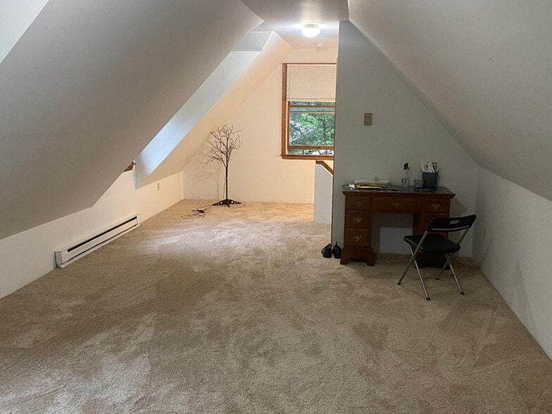 Almost 30ft long Master Bedroom - 50 Riverside Rd