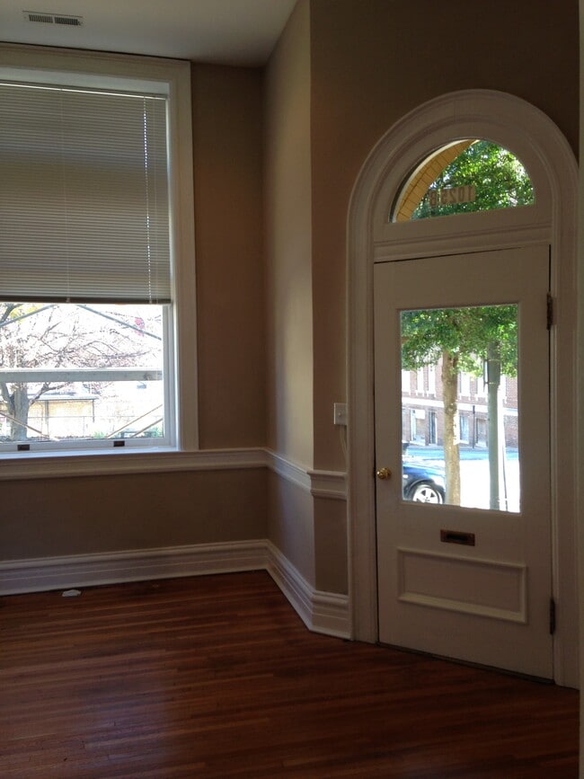 Building Photo - 1025 Church St