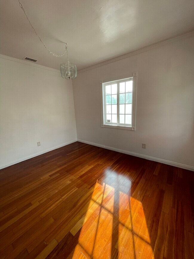 Building Photo - 11116 Matteson Ave