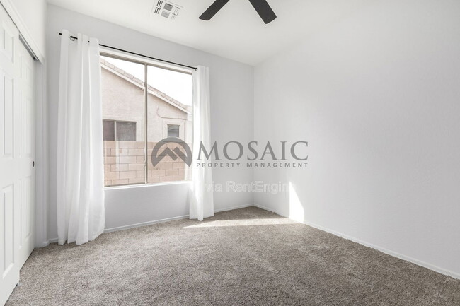 Building Photo - 4287 E Del Rio St