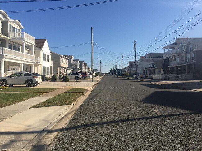 Building Photo - 205 3rd St S