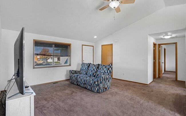 Building Photo - 1409 W Electra St
