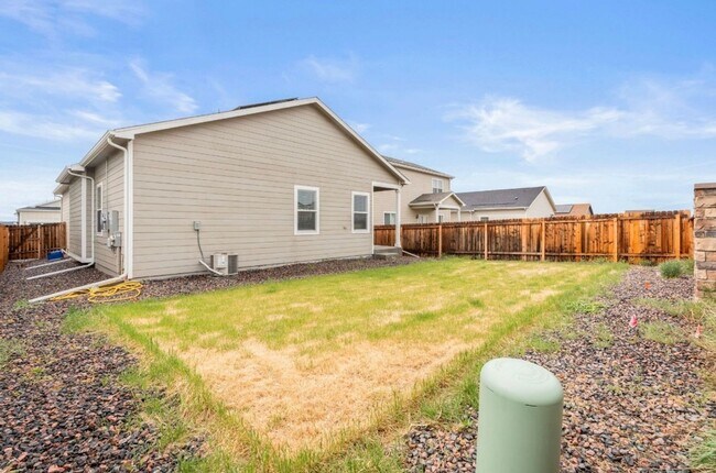 Building Photo - Charming 3BR 2BATH House in Commerce City