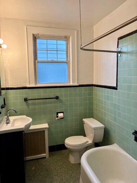 Building Photo - 180 Jerome Pl