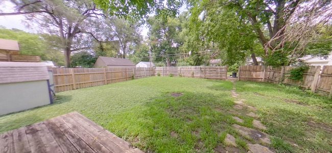 Building Photo - 3D Tour Available - 3 Blocks to KSU Campus & 5 Blocks to Aggieville + Washer & Dryer Included! Av...