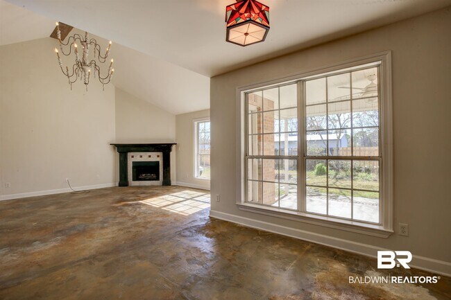 Building Photo - 200 Hawthorne Cir