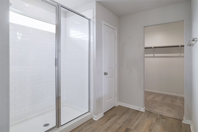 Building Photo - 445 Shiner Ln