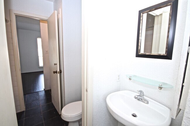 Building Photo - 6111 Beverly Hill St