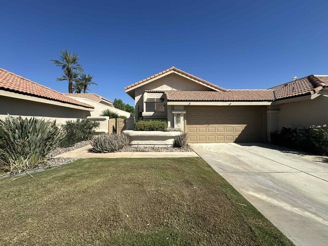 Primary Photo - 4 Hermosillo Ln