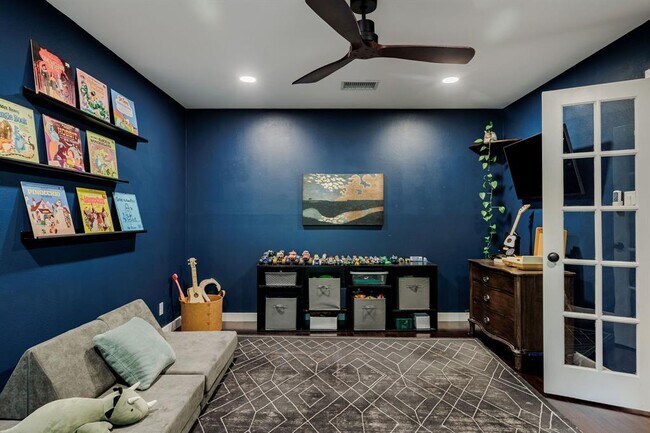 Building Photo - 9101 Heatherwood Dr